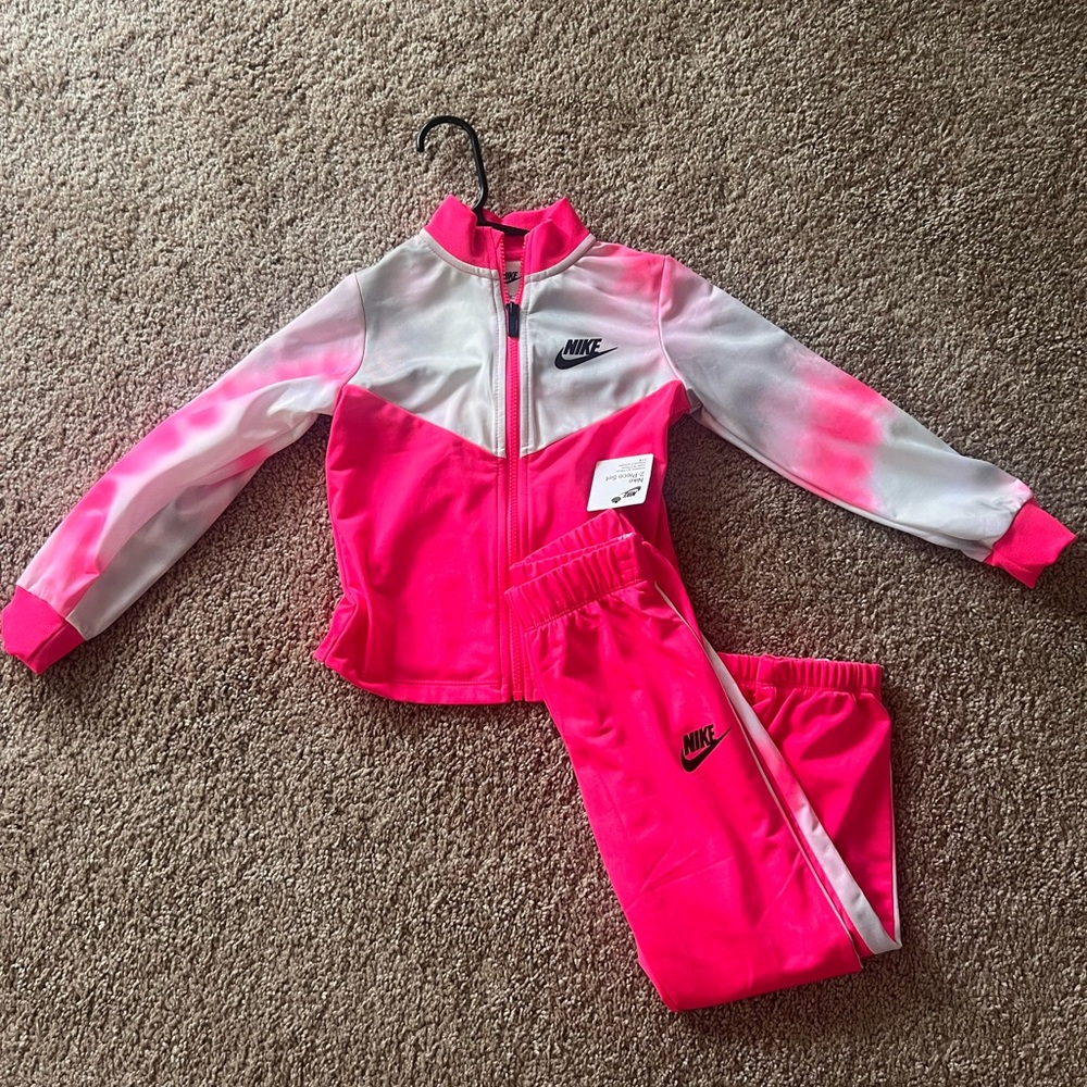 Nike Girls Tracksuit Size 6